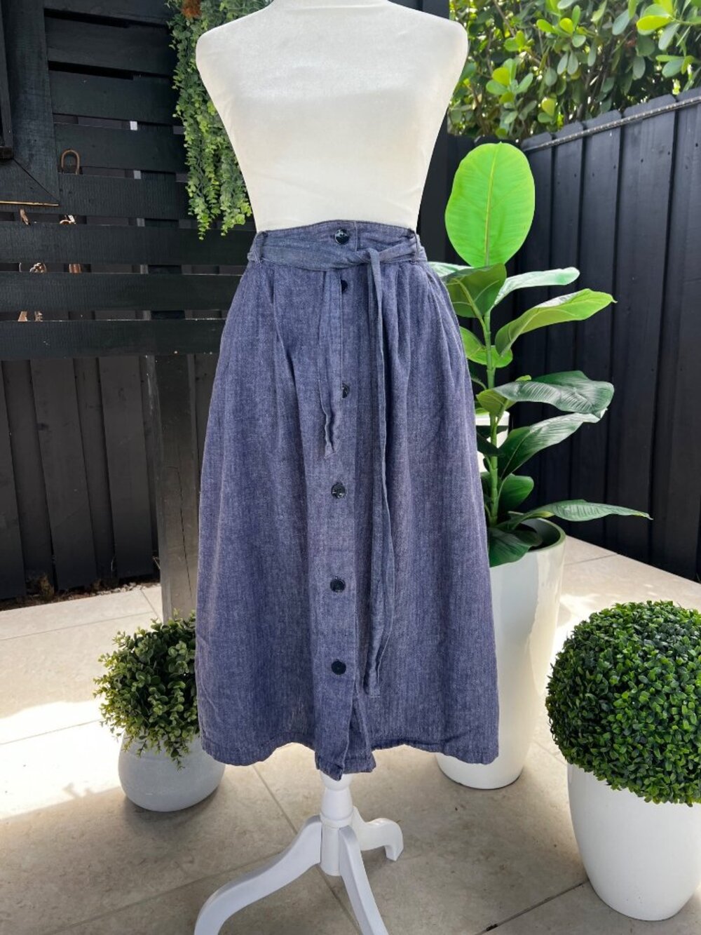 NWOT High-waisted denim button-down midi skirt MEDIUM